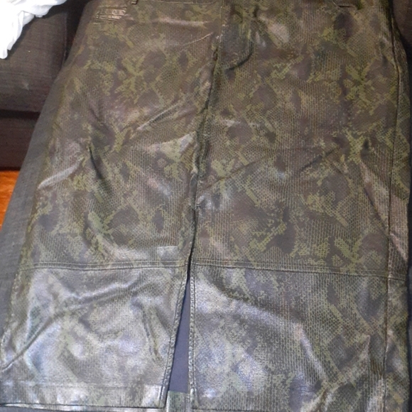 Eloquii faux Leather skin skirt+ FREE GIFT WITH PURCHASE! - Picture 2 of 3